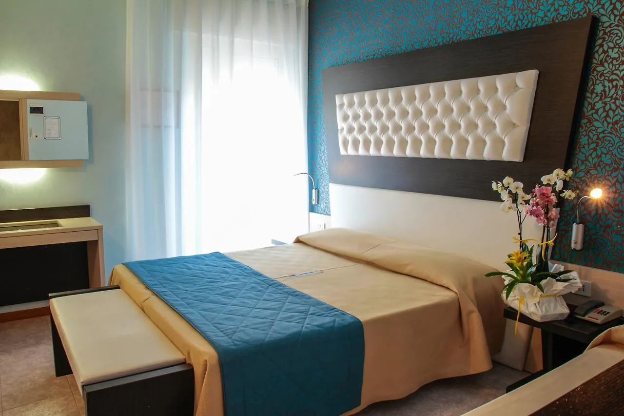 Hotel Hollywood***S ليدو دي يسولو