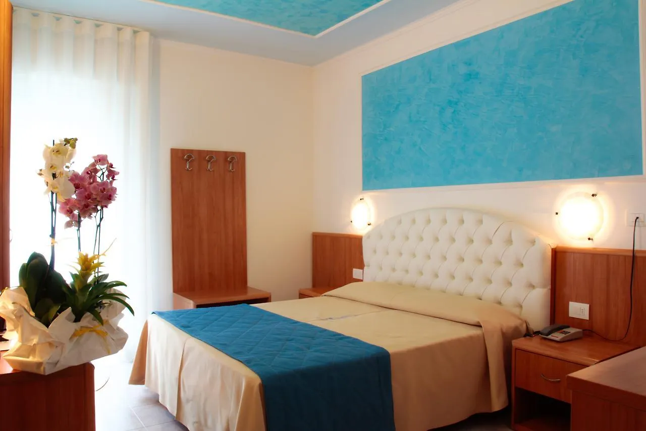 Hotel Hollywood***S ليدو دي يسولو 3*,  إيطاليا