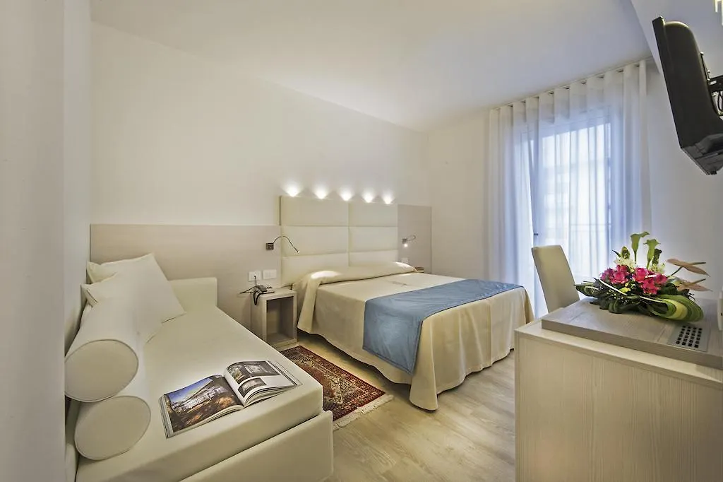 Hotel Hollywood***S ليدو دي يسولو