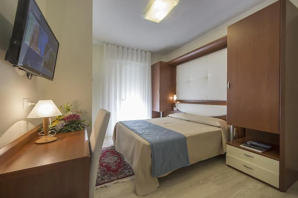Hotel Hollywood***S ليدو دي يسولو إيطاليا