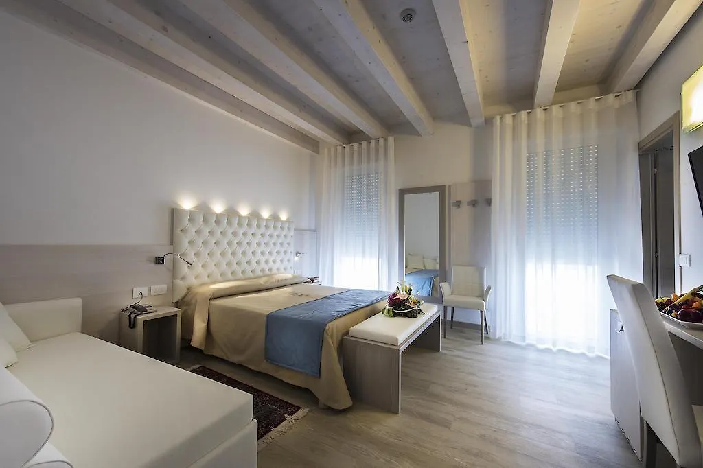 Hotel Hollywood***S ليدو دي يسولو 3*,